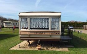 Summerlands Caravan Park, P29